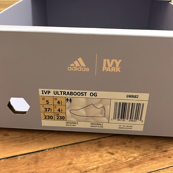 Adidas Ivy Park x UltraBoost OG Rodeo - Night Marine - Picture 4 of 6